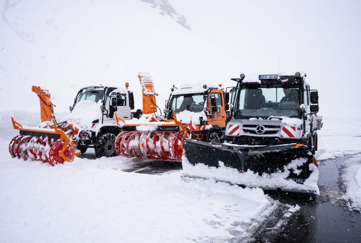 Mercedes-Benz Special Trucks developers help clear the Grossglockner High Alpine Road