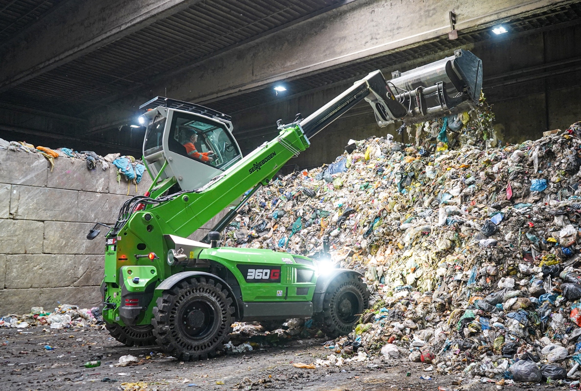 Maximization of storage space through precise stacking of large quantities of household waste.