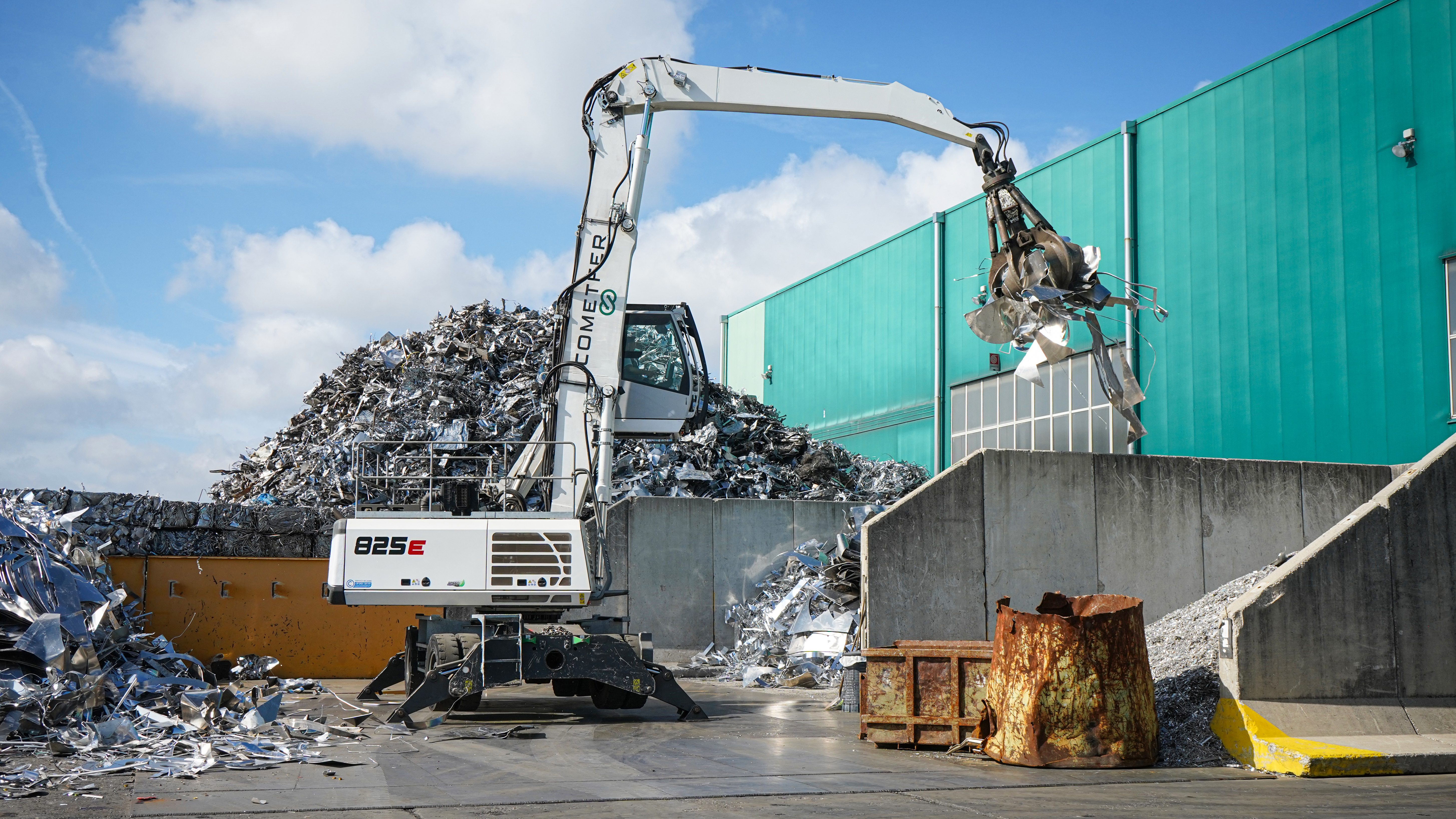 Sorting and loading of scrap metal