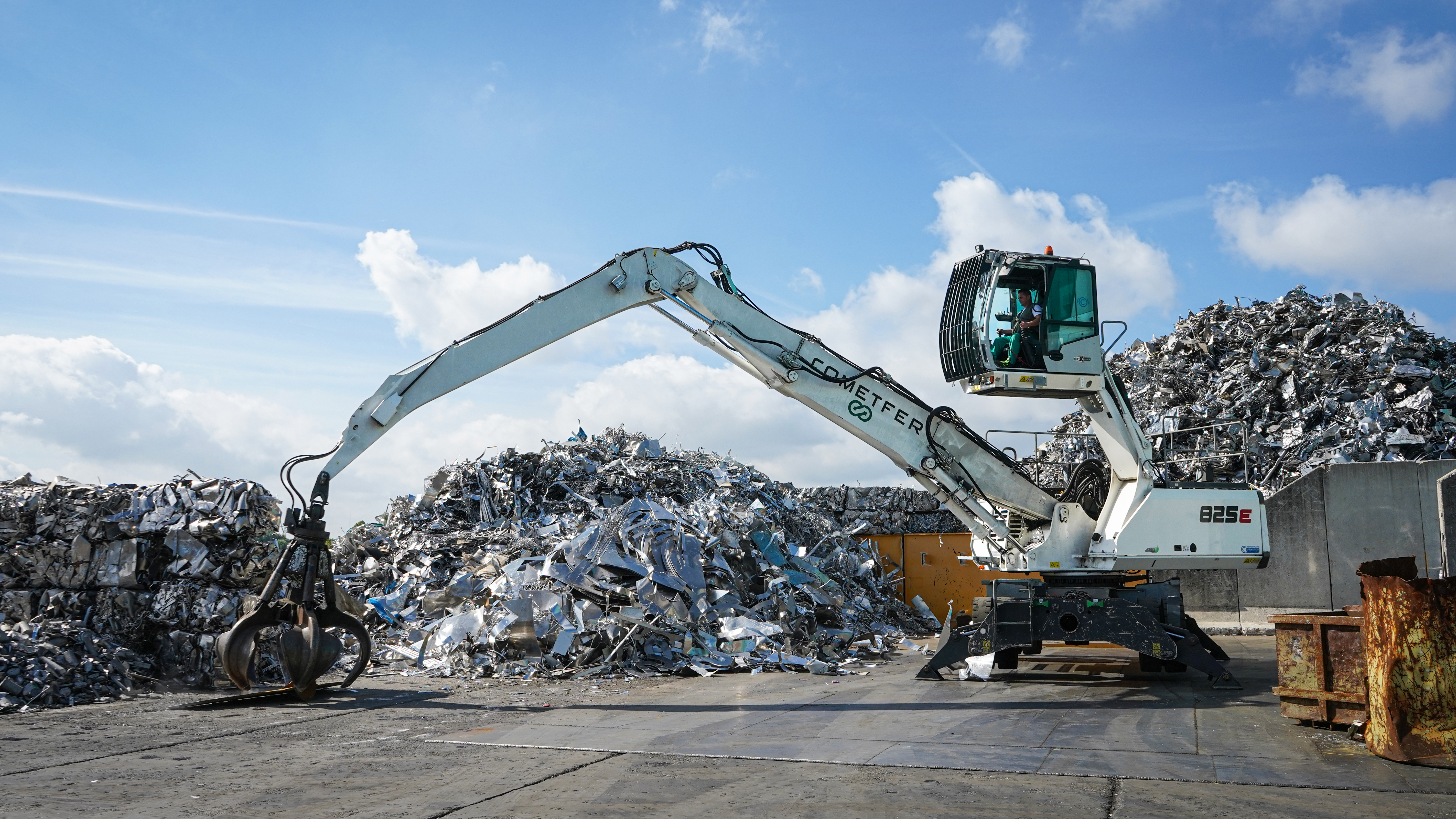 Sorting and loading of scrap metal