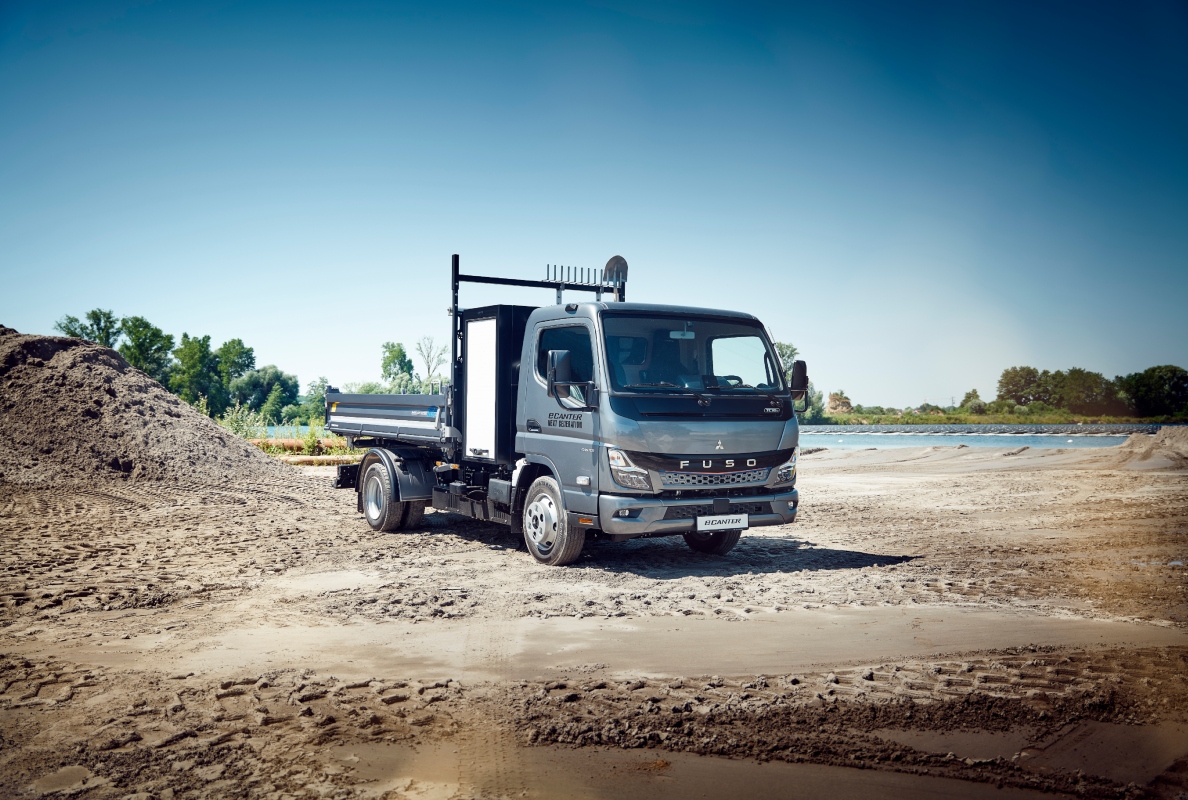 FUSO Next Generation eCanter with 3-Way-Tipper