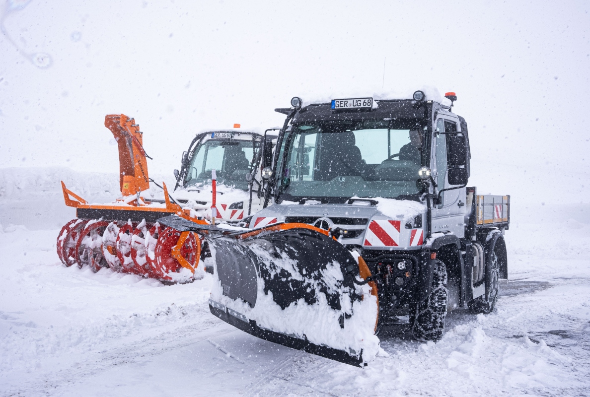 Mercedes-Benz Special Trucks developers help clear the Grossglockner High Alpine Road