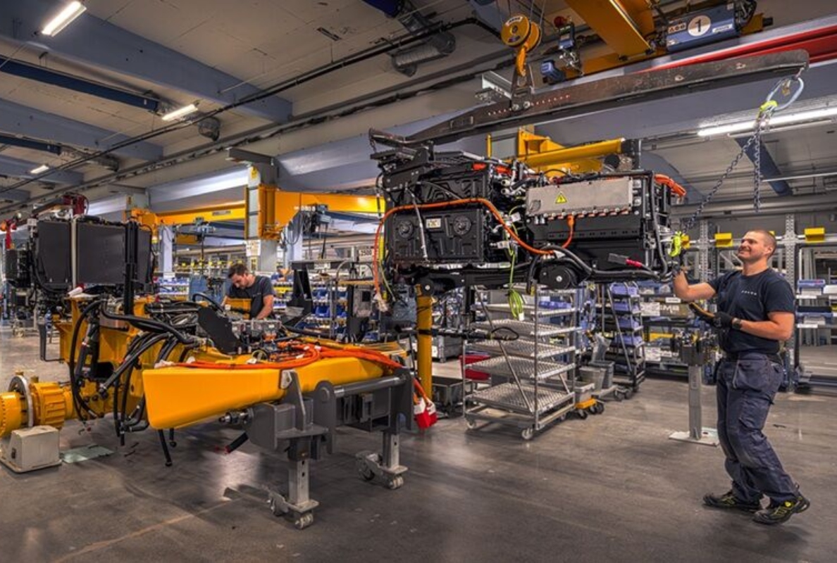 Volvo Construction Equipment starts world’s first serial production of electric articulated haulers