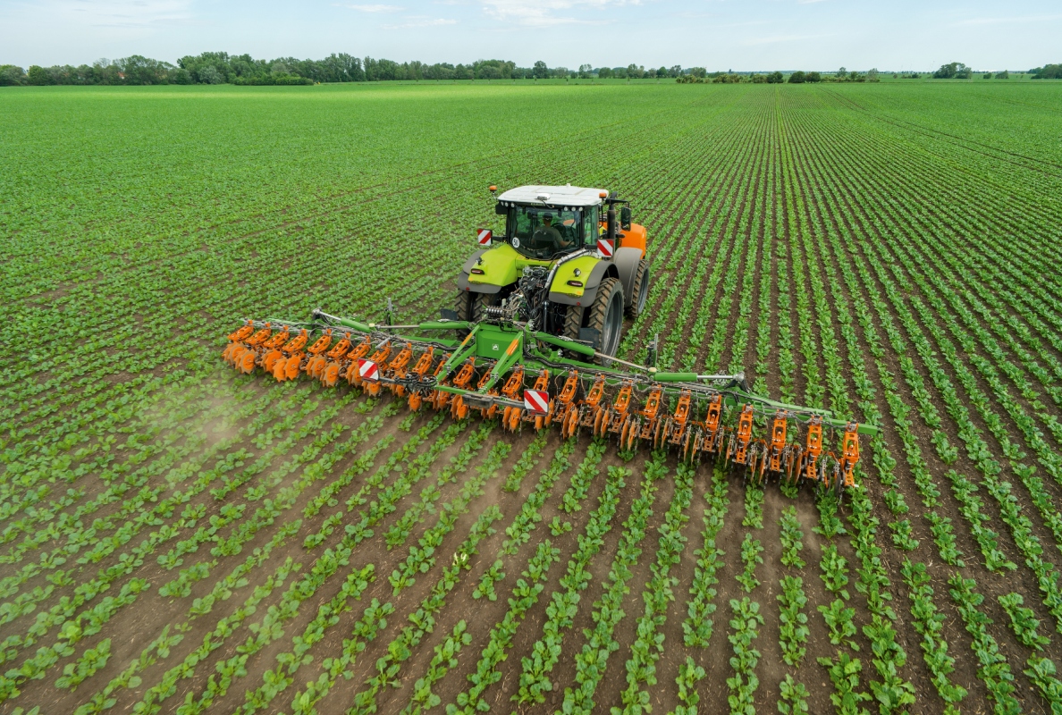 AMAZONE Venterra VR 4 for maximum impact on mechanical weed control