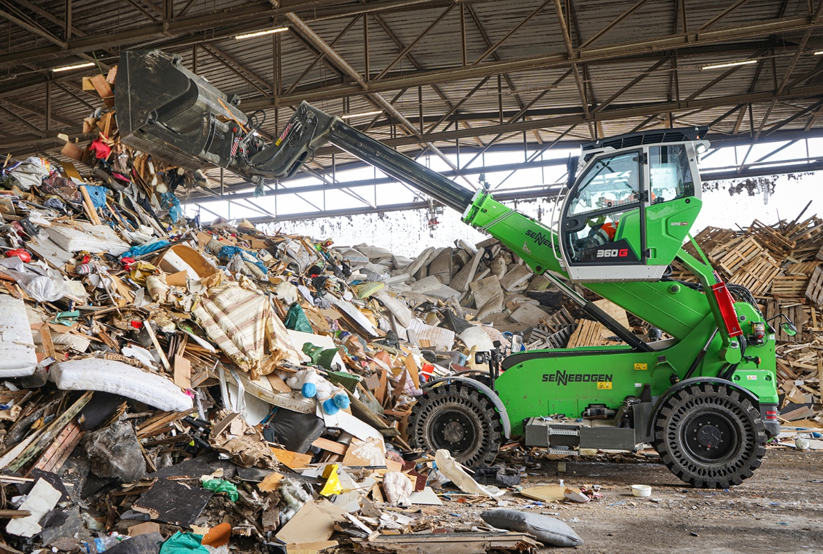 The elevating multicab of the 360 G offers the driver a 360° panoramic view.