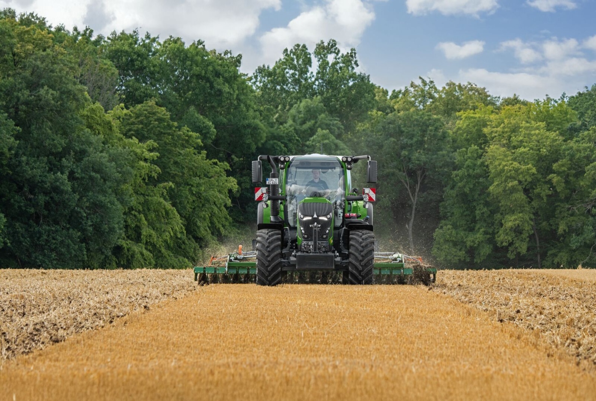 DLG PowerMix Test: Fendt 620 Vario delivers top results in the field and on the road