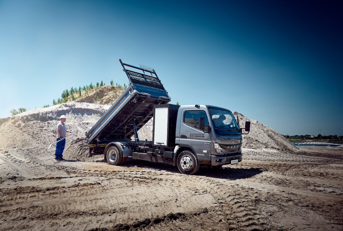 FUSO Next Generation eCanter with 3-Way-Tipper
