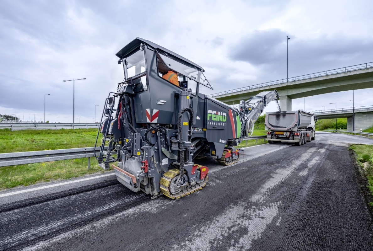 Soon after completion of the city centre project, the W 120 Fi was able to demonstrate its impressive performance again on the outskirts of Berlin.