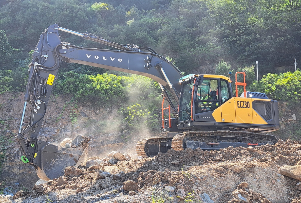 Volvo EC230