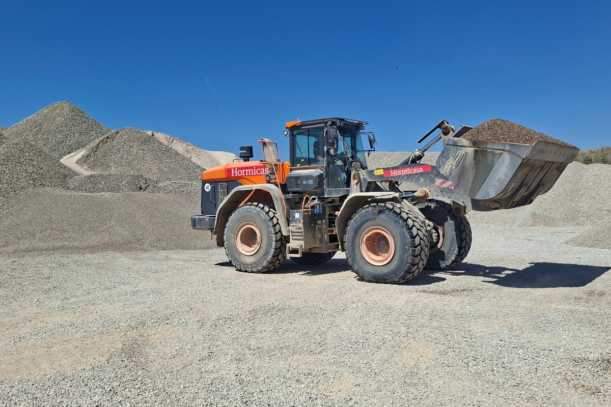 Develon DL420-7 wheel loader