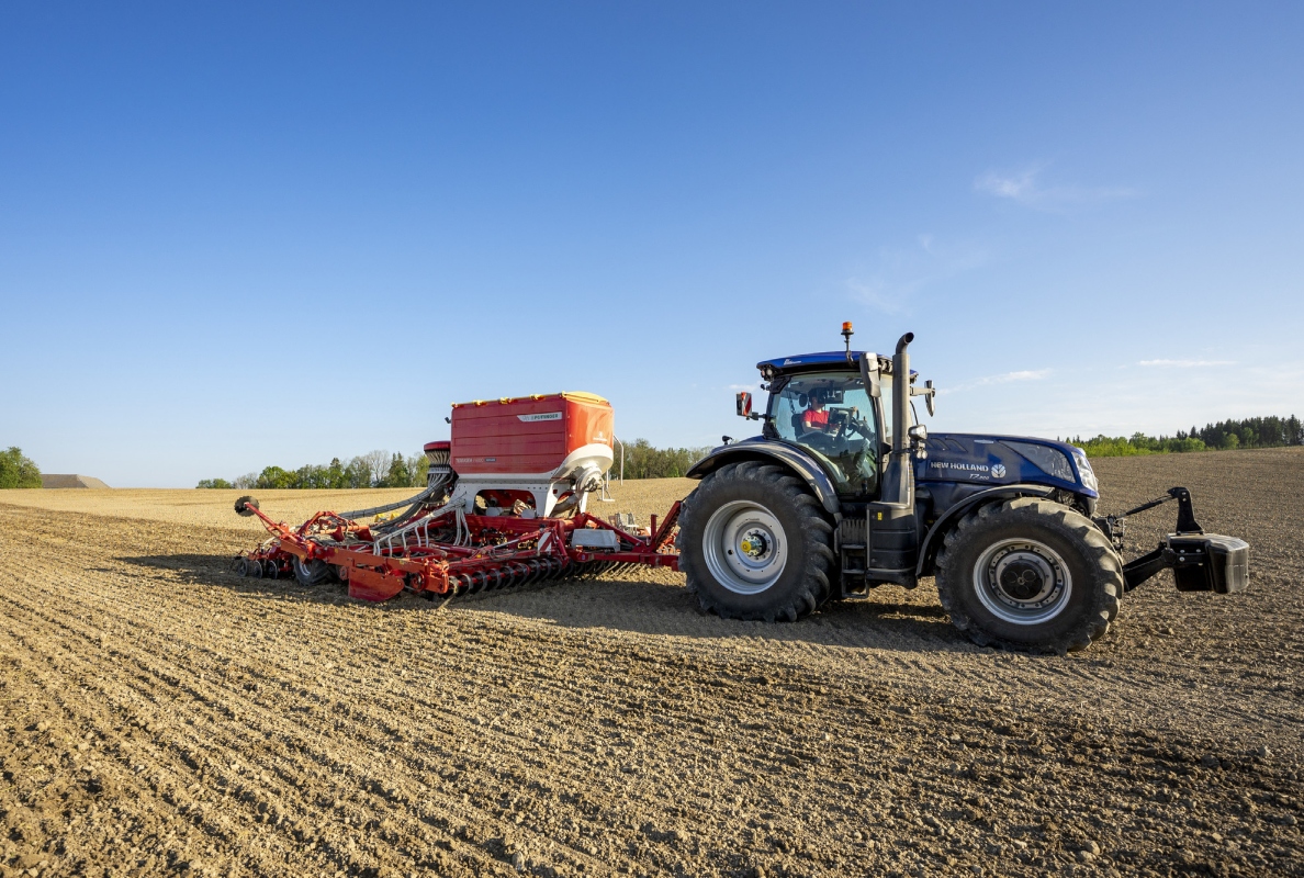 The TERRASEM V 6000 D Z with the new Profiline comfort control system for intelligent sowing