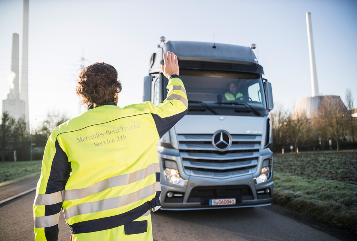 Connected from the very first second: Extensive service solutions and new digital services from Daimler Truck ensure even more efficient vehicle use