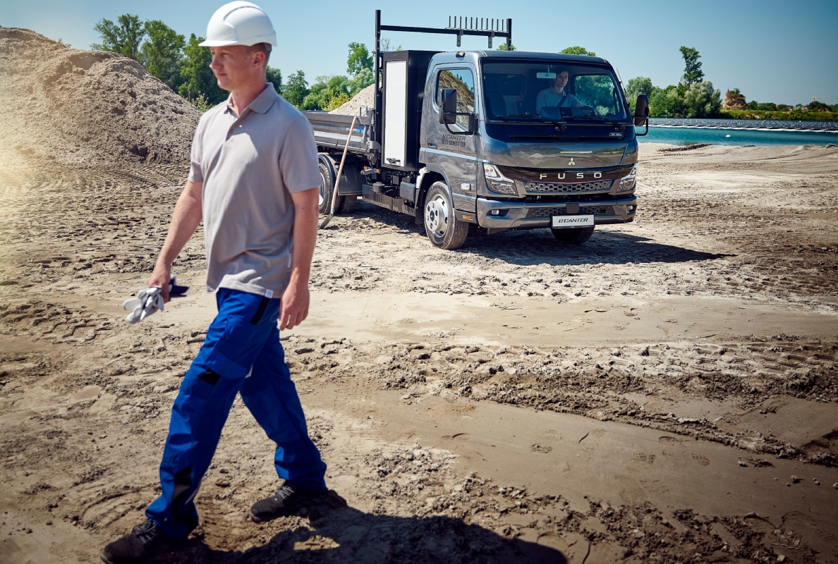 FUSO Next Generation eCanter with 3-Way-Tipper