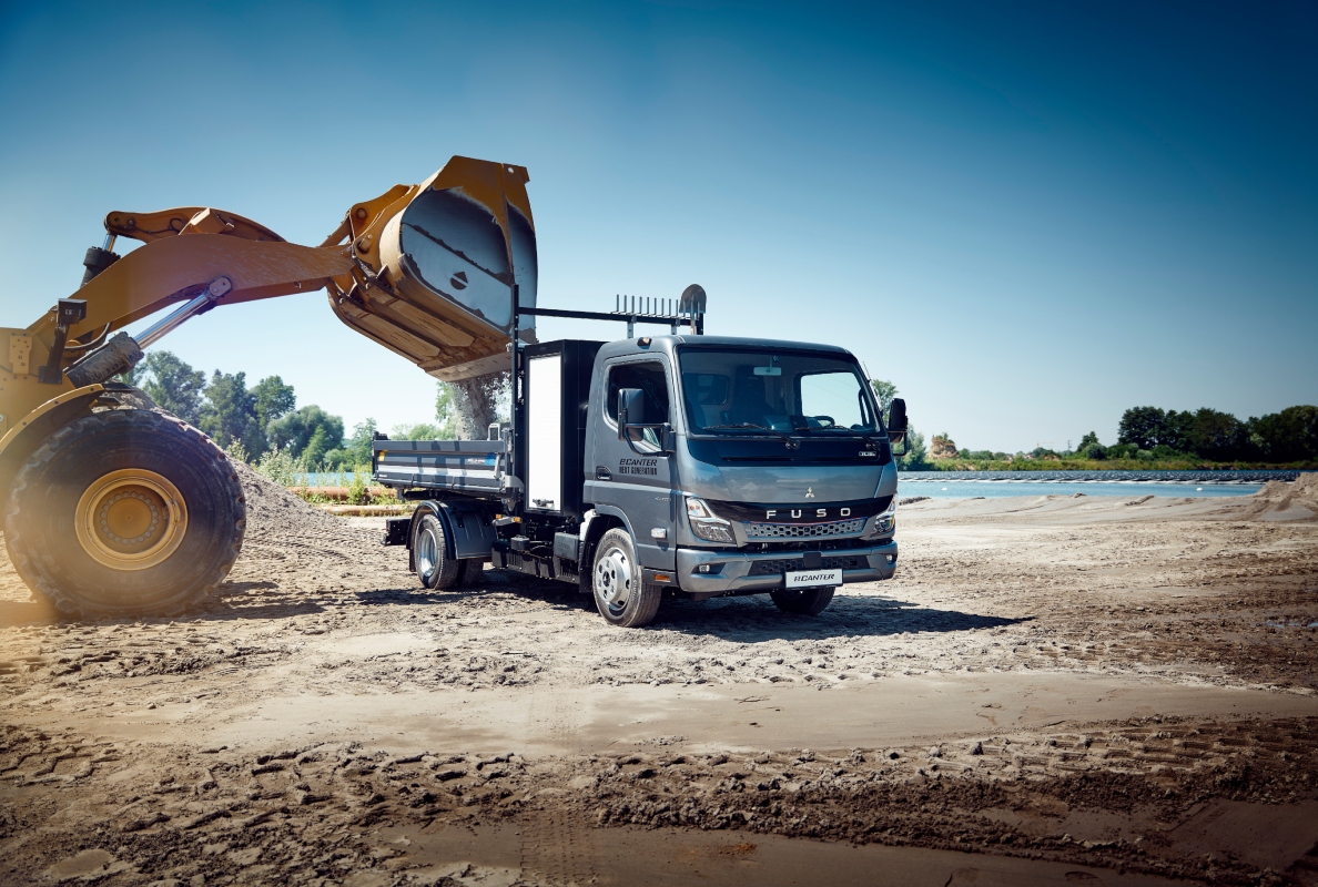 FUSO Next Generation eCanter with 3-Way-Tipper