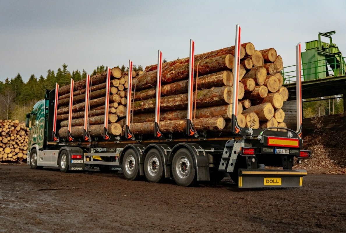 New LOGO 12 semi-trailer for round timber: the long-distance runner with off-road genes