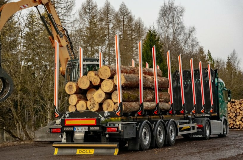 New LOGO 12 semi-trailer for round timber: the long-distance runner with off-road genes