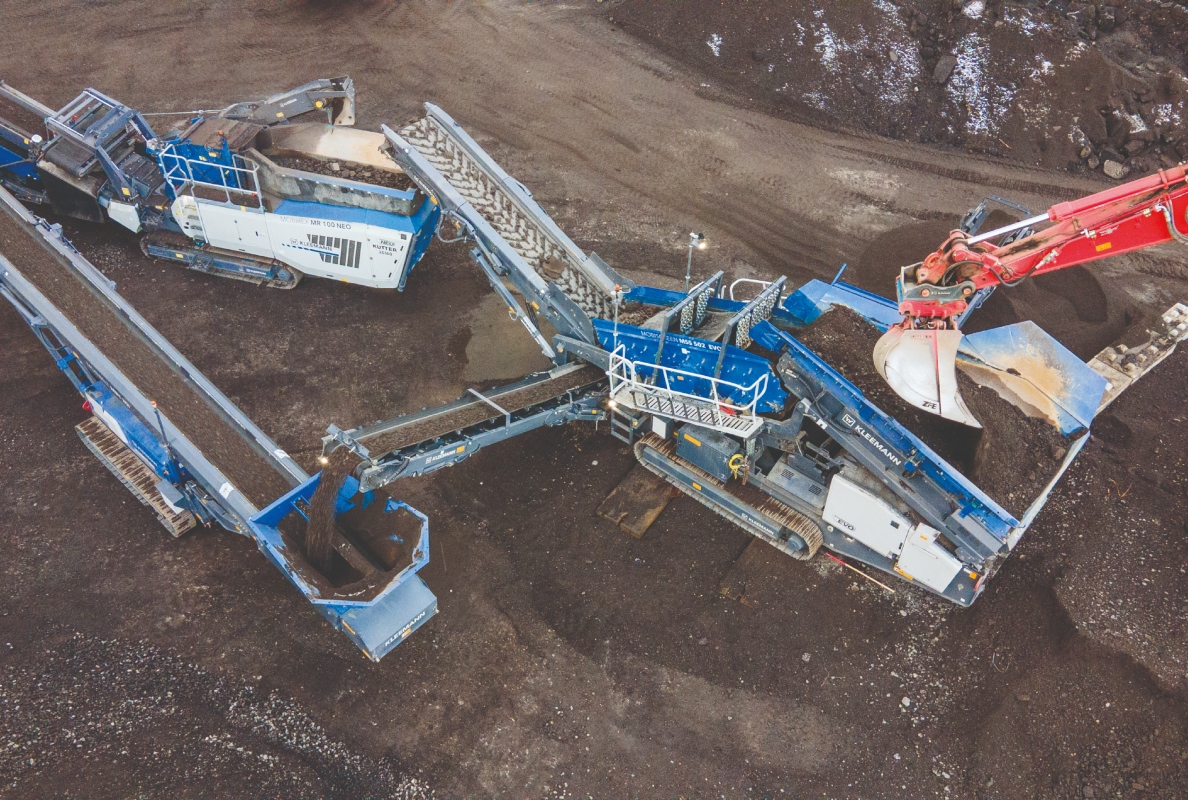 The Kleemann plant train processes up to 240 tonnes of RAP material per hour. 
