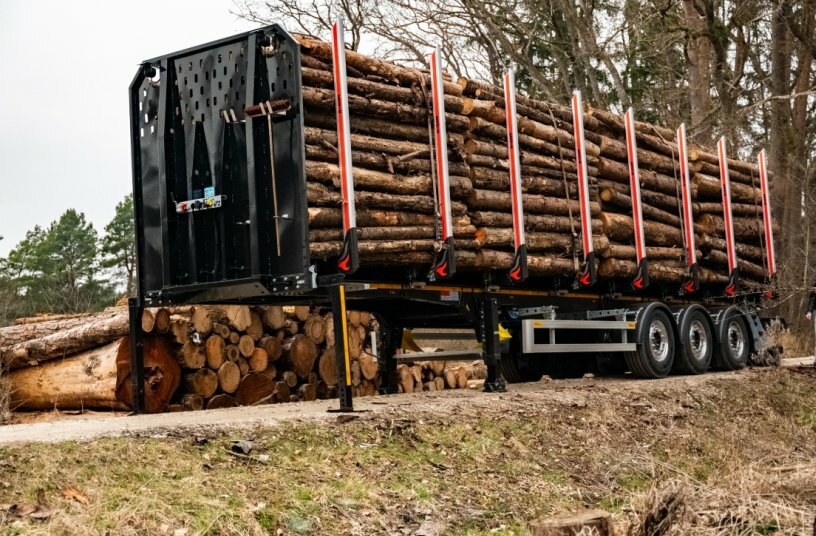 New LOGO 12 semi-trailer for round timber: the long-distance runner with off-road genes