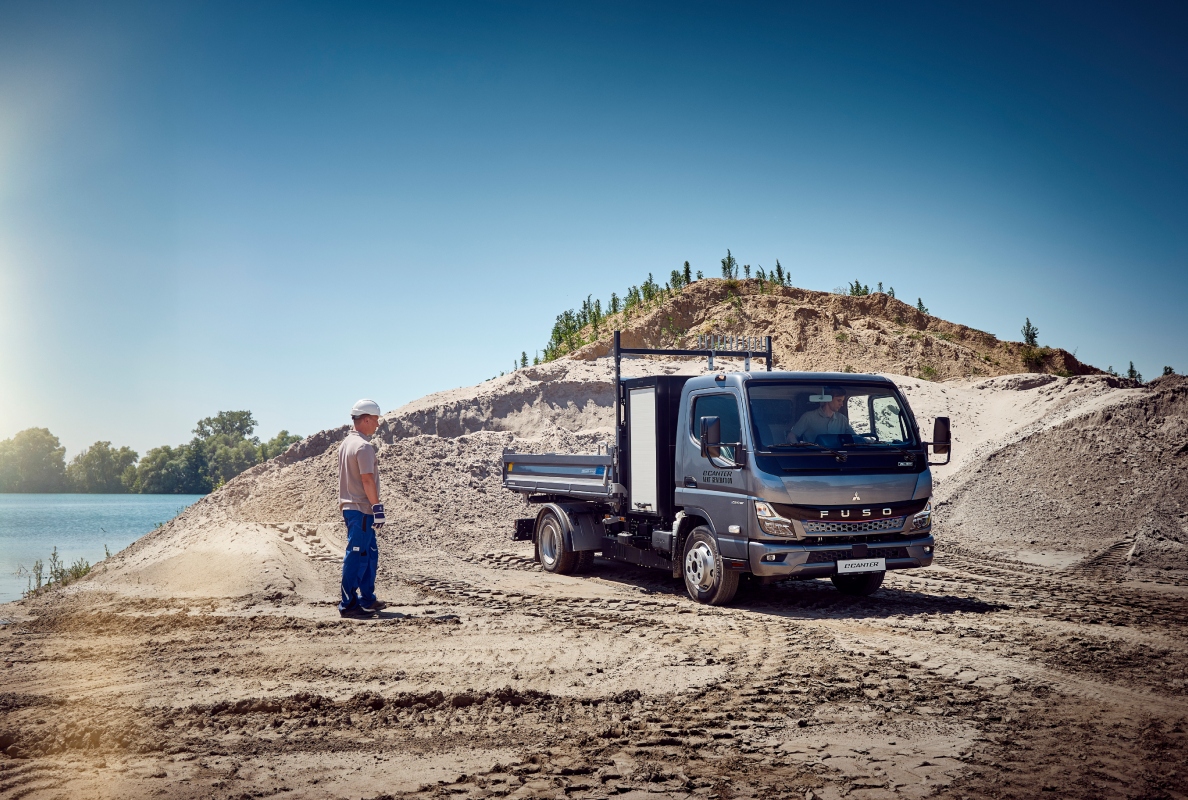 FUSO Next Generation eCanter with 3-Way-Tipper
