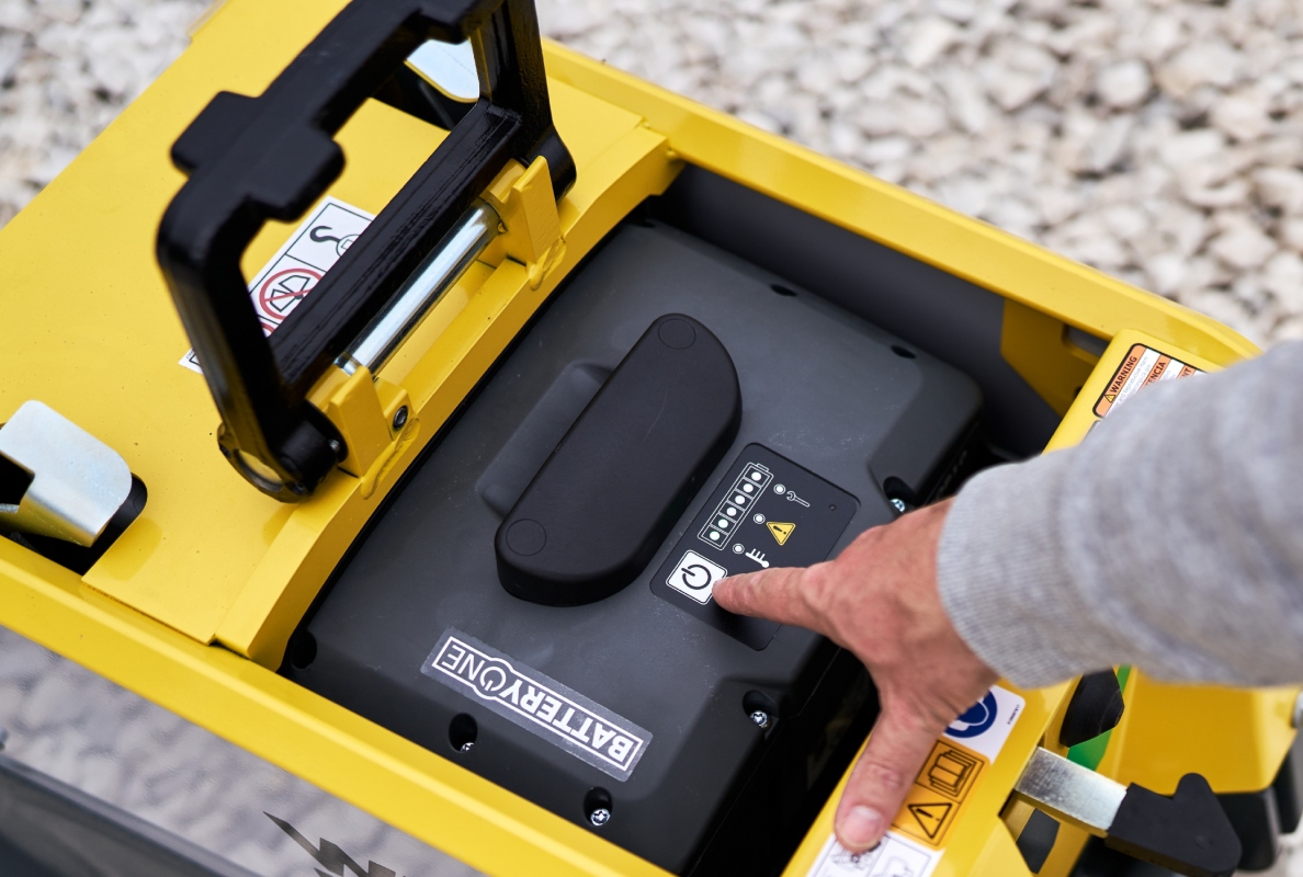Easy to handle with push-button start.
