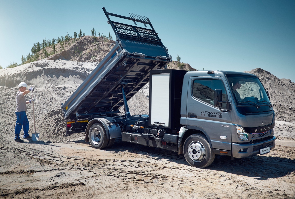 FUSO Next Generation eCanter with 3-Way-Tipper