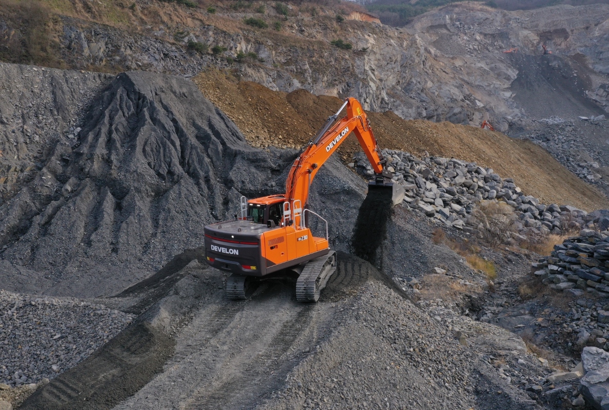 Develon DX230LC-9