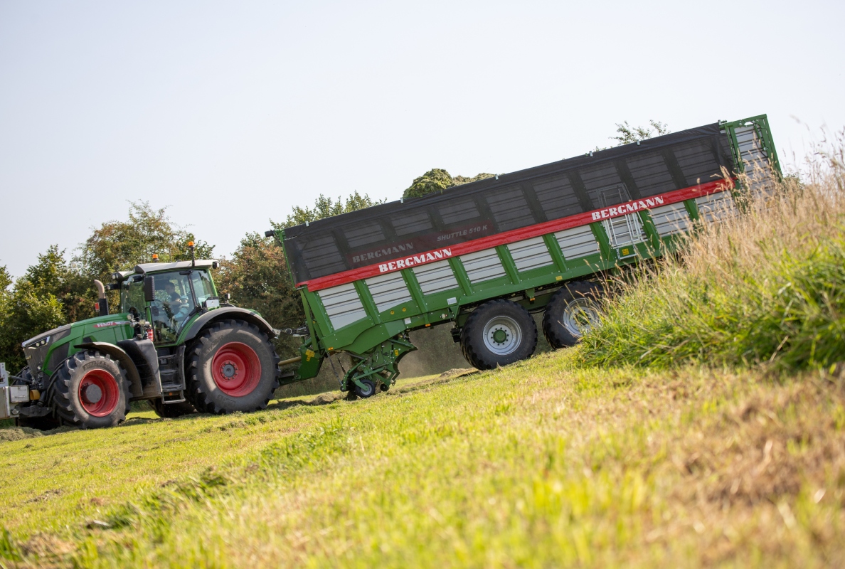 The pick-up with pendulum suspension ensures clean fodder intake