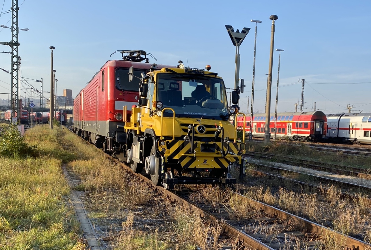 Radio-controlled Unimog shunting vehicle from Zwiehoff