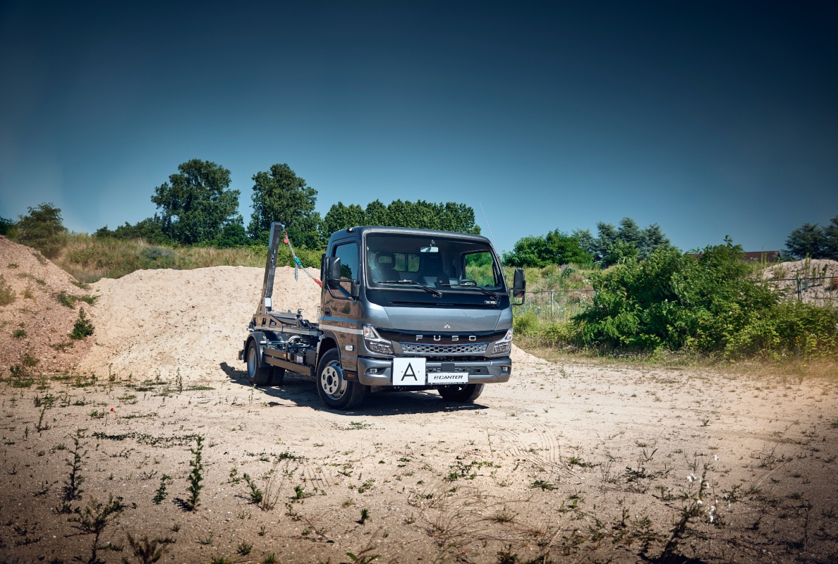 FUSO Next Generation eCanter 7C18e with skip loader