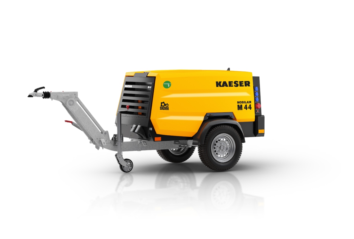 Thanks to its 13kV generator, the Mobilair M44 now also supplies electricity to European construction sites.