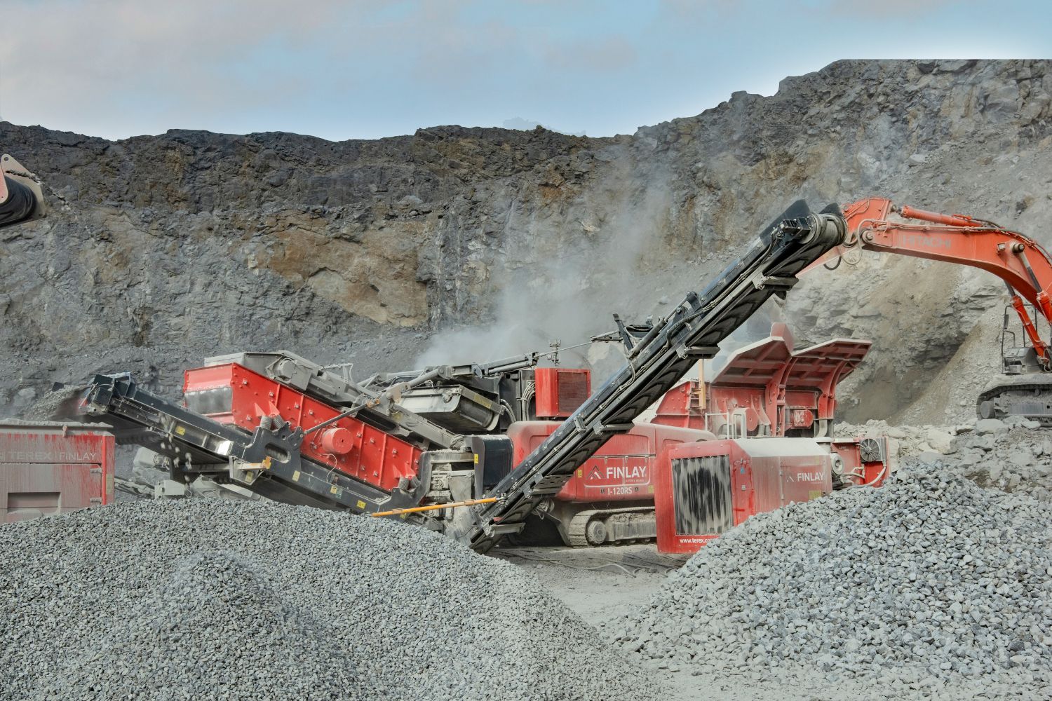 New electric variants of the Finlay I-120RS impact crusher and the Finlay 883+ scalping screen will be showcased in the working demonstration area at Hillhead 2024, powered by the new Finlay TG500 Genset