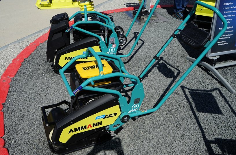 Flexible power supply: The eAPF 15/40 is also available with a DeWalt battery, which is also used on the eATR 68.