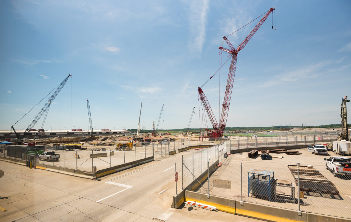 Manitowoc crawler cranes assist Pittsburgh airport transformation project