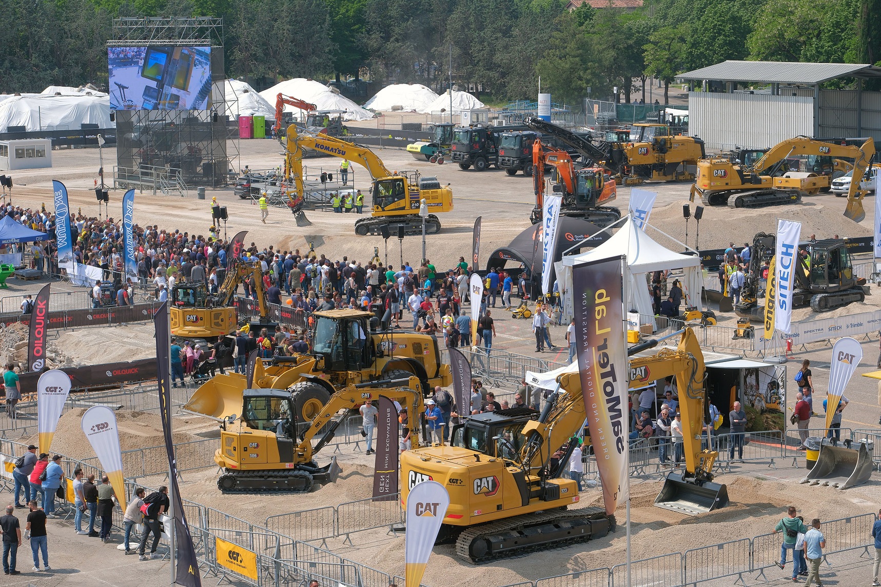 Construction machinery: positive first half only for road building