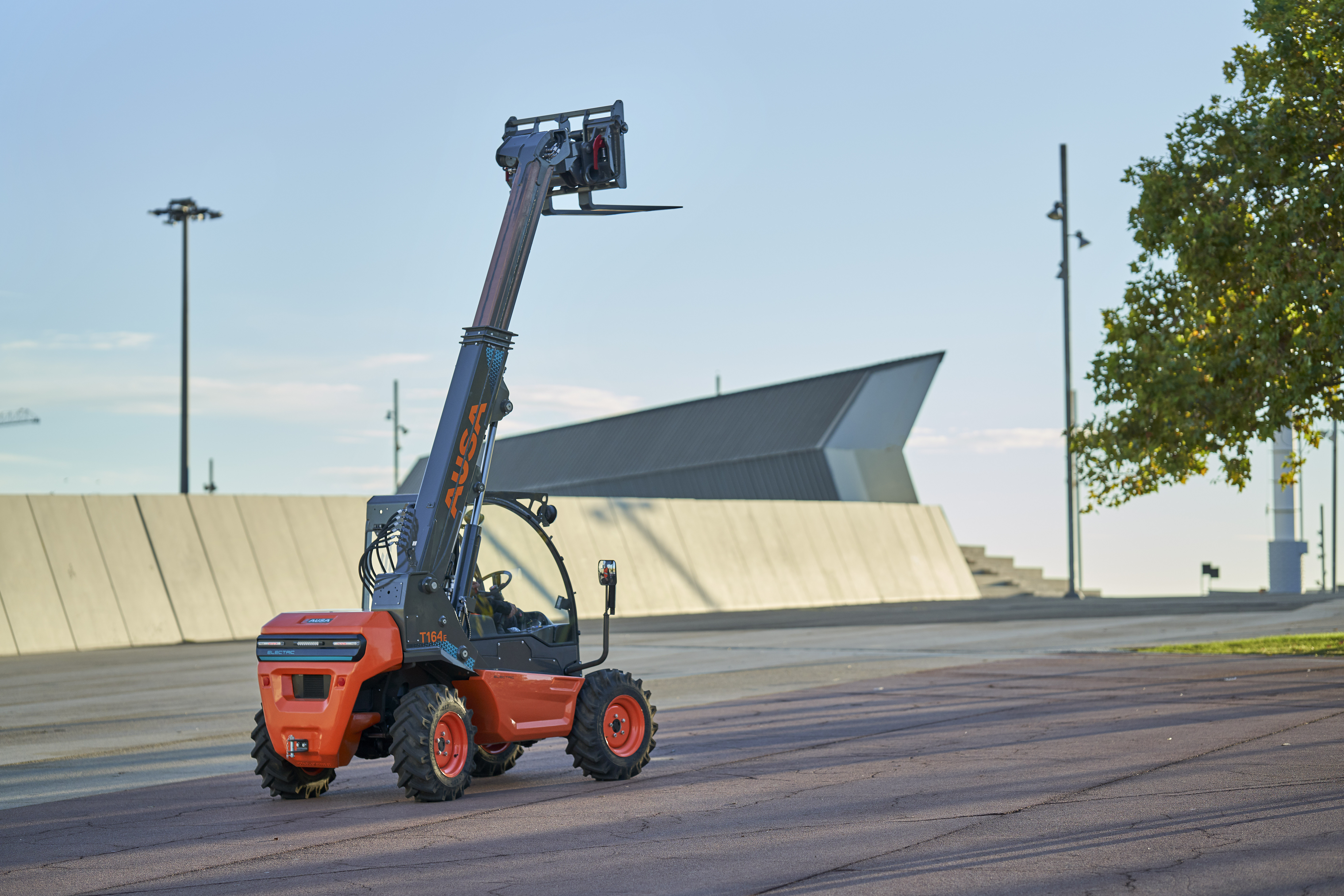 AUSA T164E telescopic handler