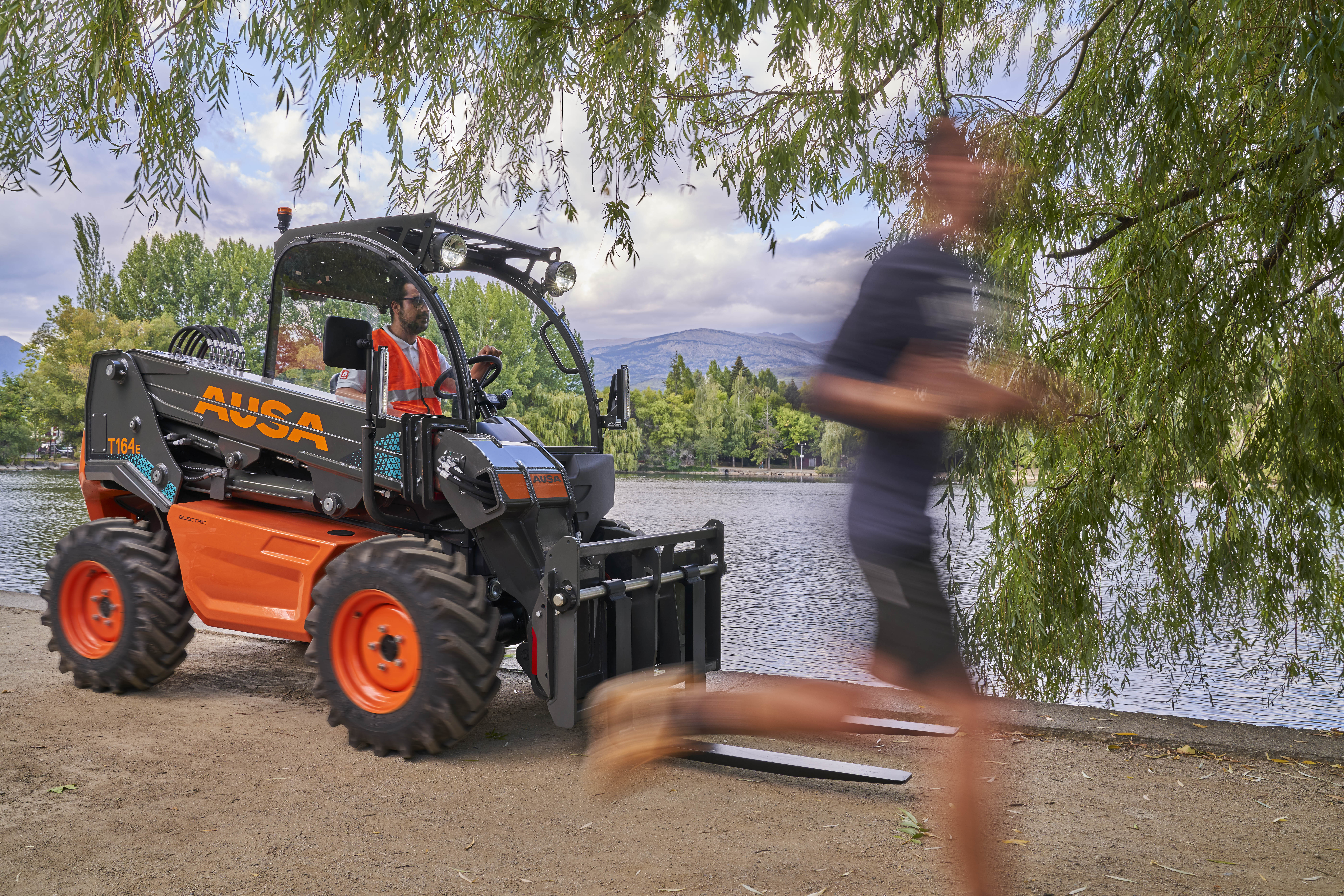 AUSA T164E telehandler