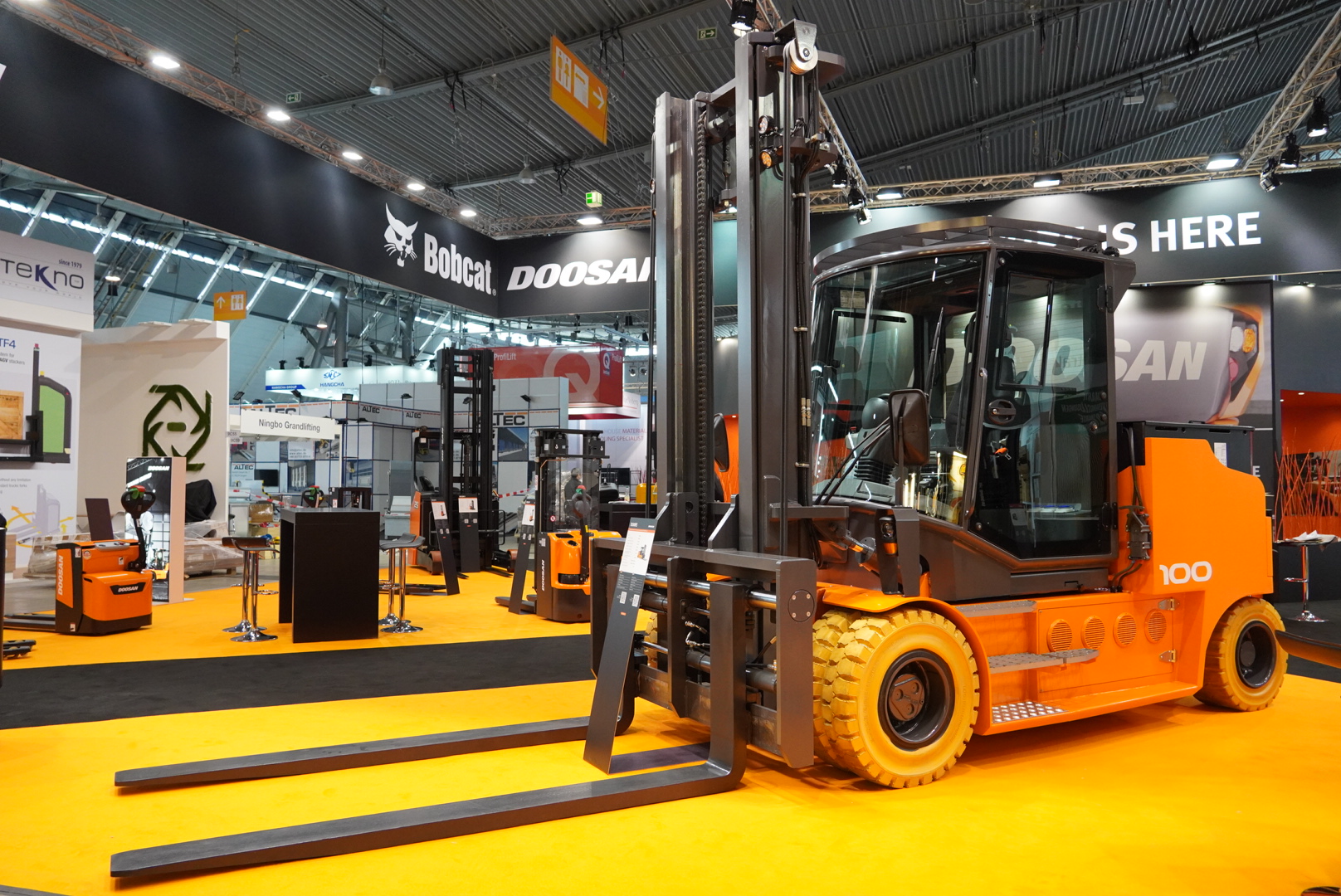 Bobcat B100NS LogiMat Stand