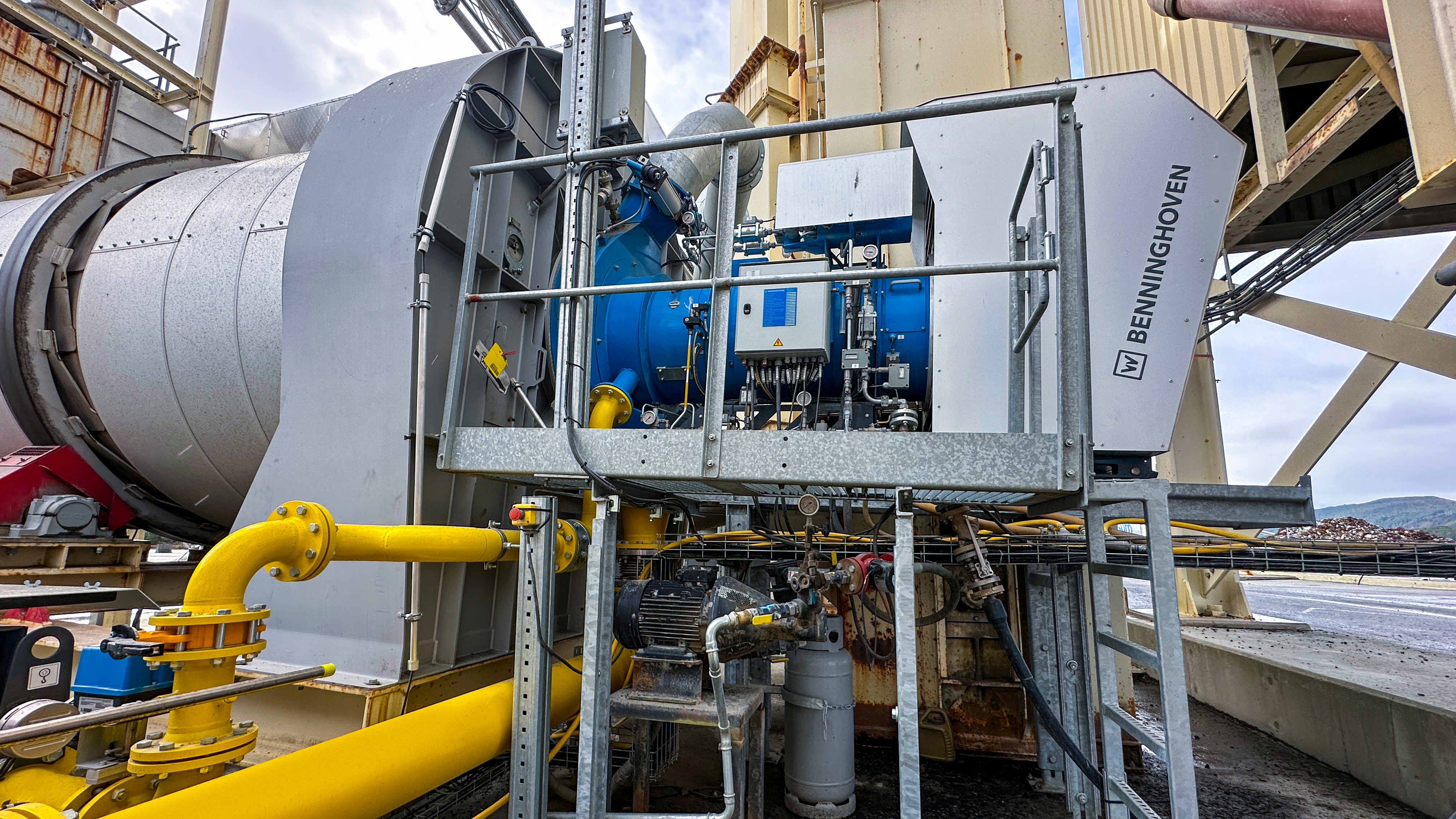 Asphalt production without greenhouse gas emissions. 