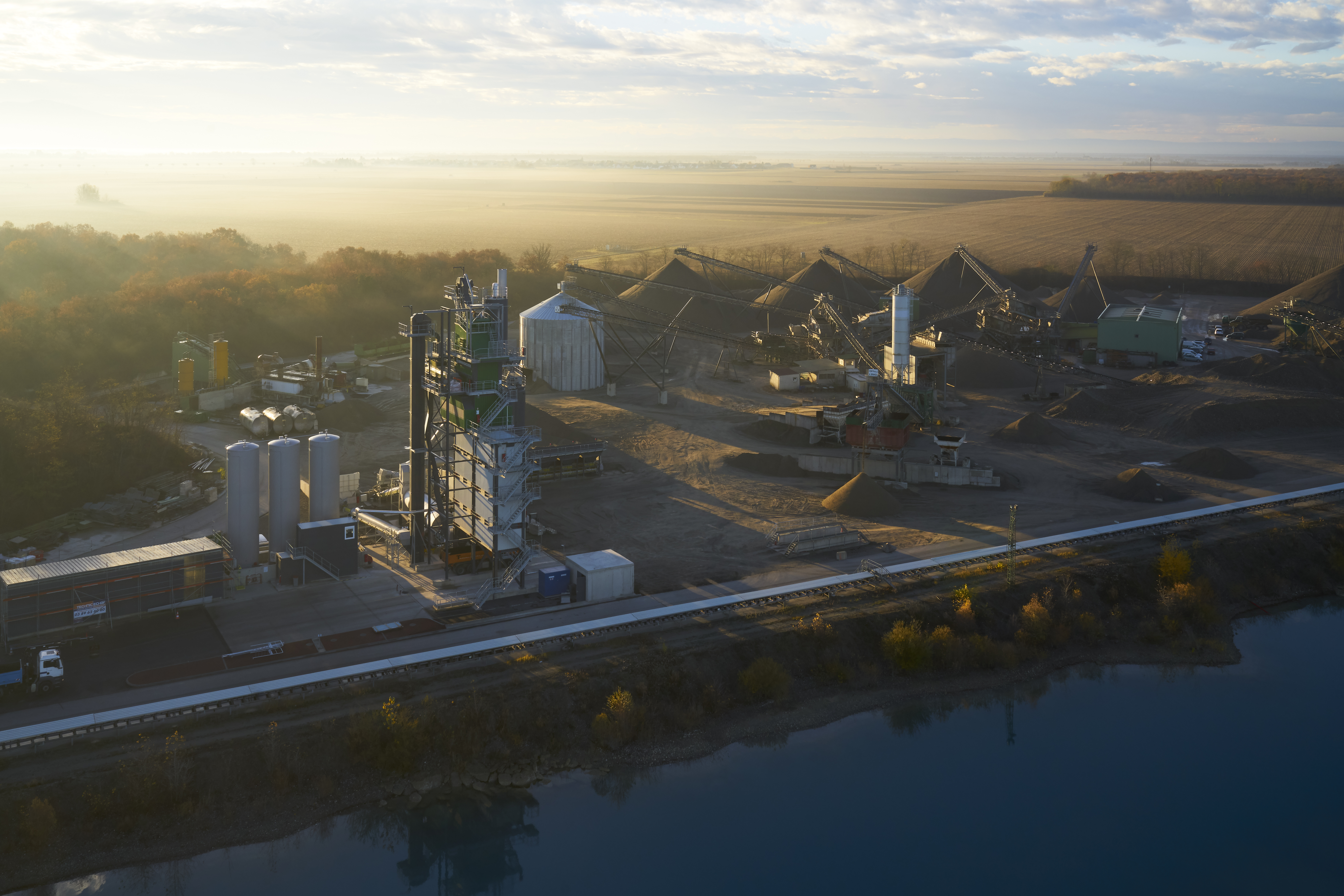 The Benninghoven REVOC system can easily be retrofitted on any asphalt mixing plant to upgrade existing plants to the state of the art.