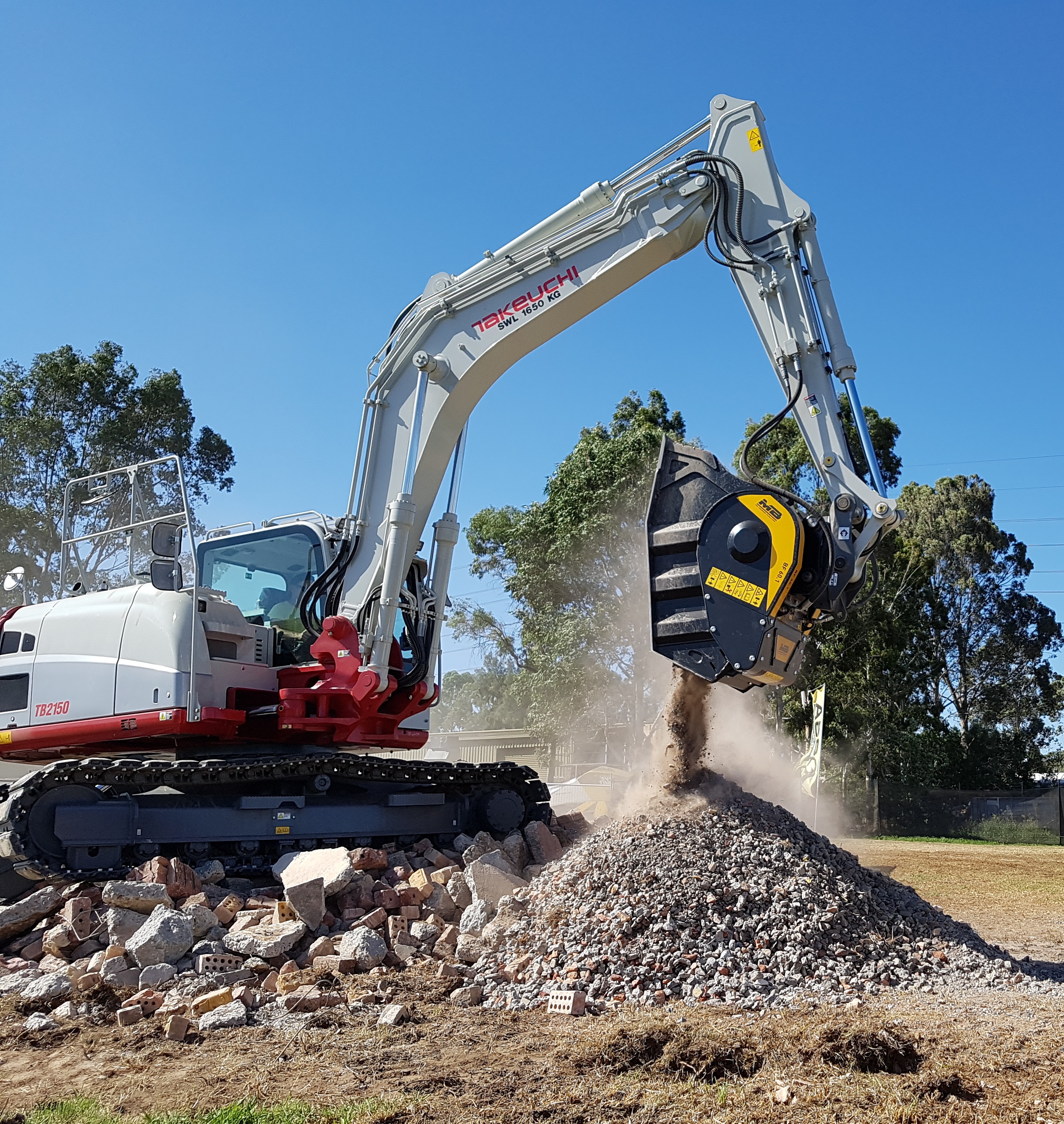 The BF60.1 S4 crusher bucket 