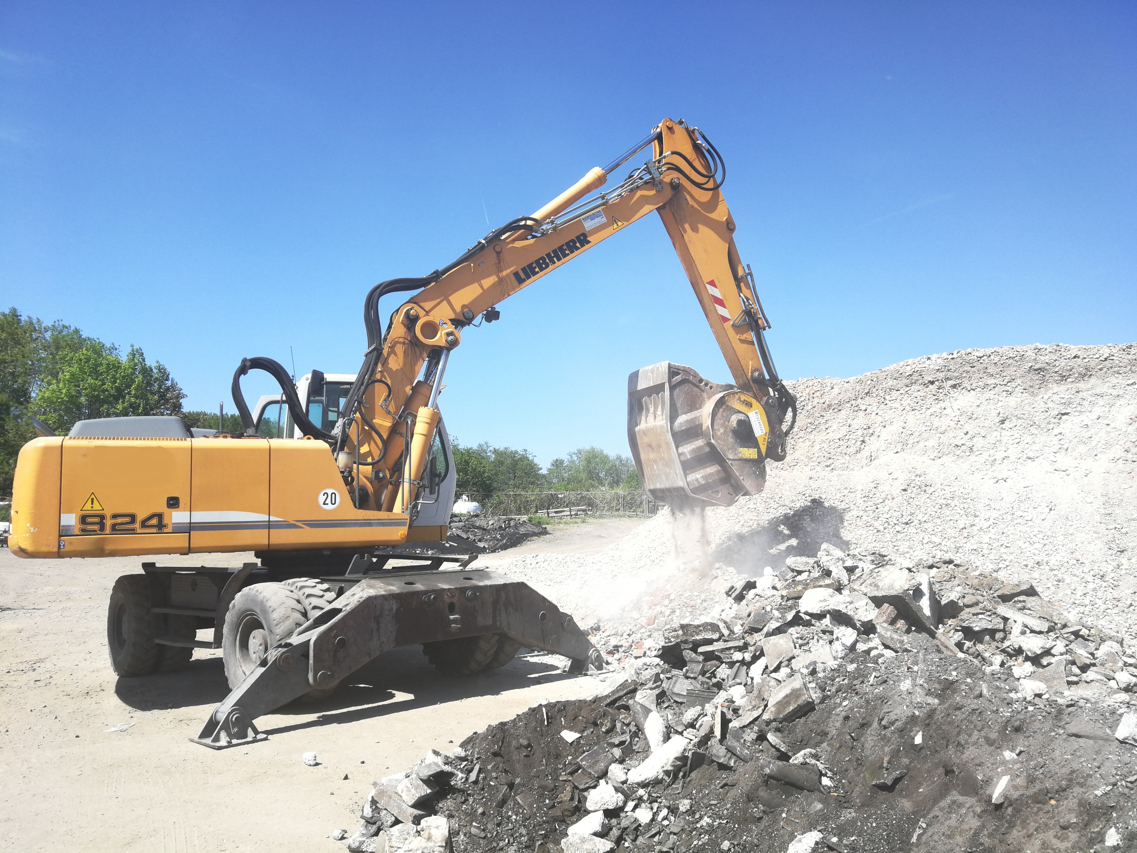 MB Crusher BF80.3