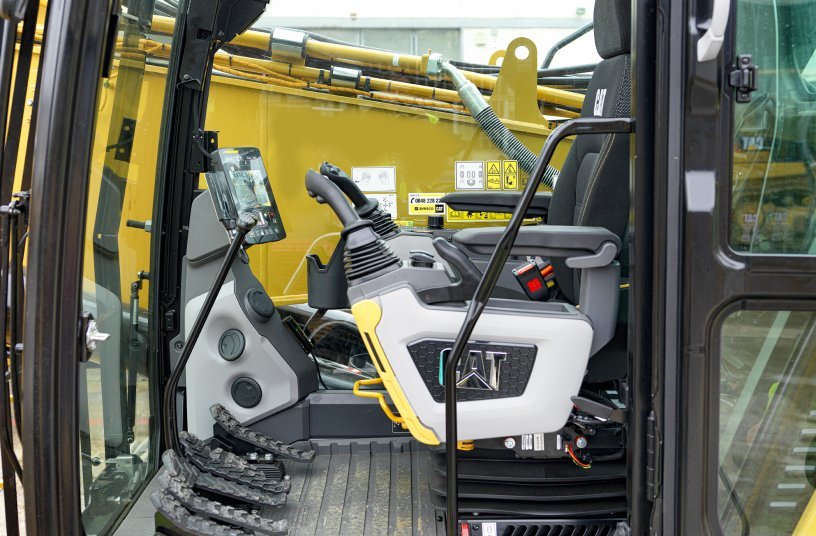 The cab of the Cat 340 UHD demolition excavator