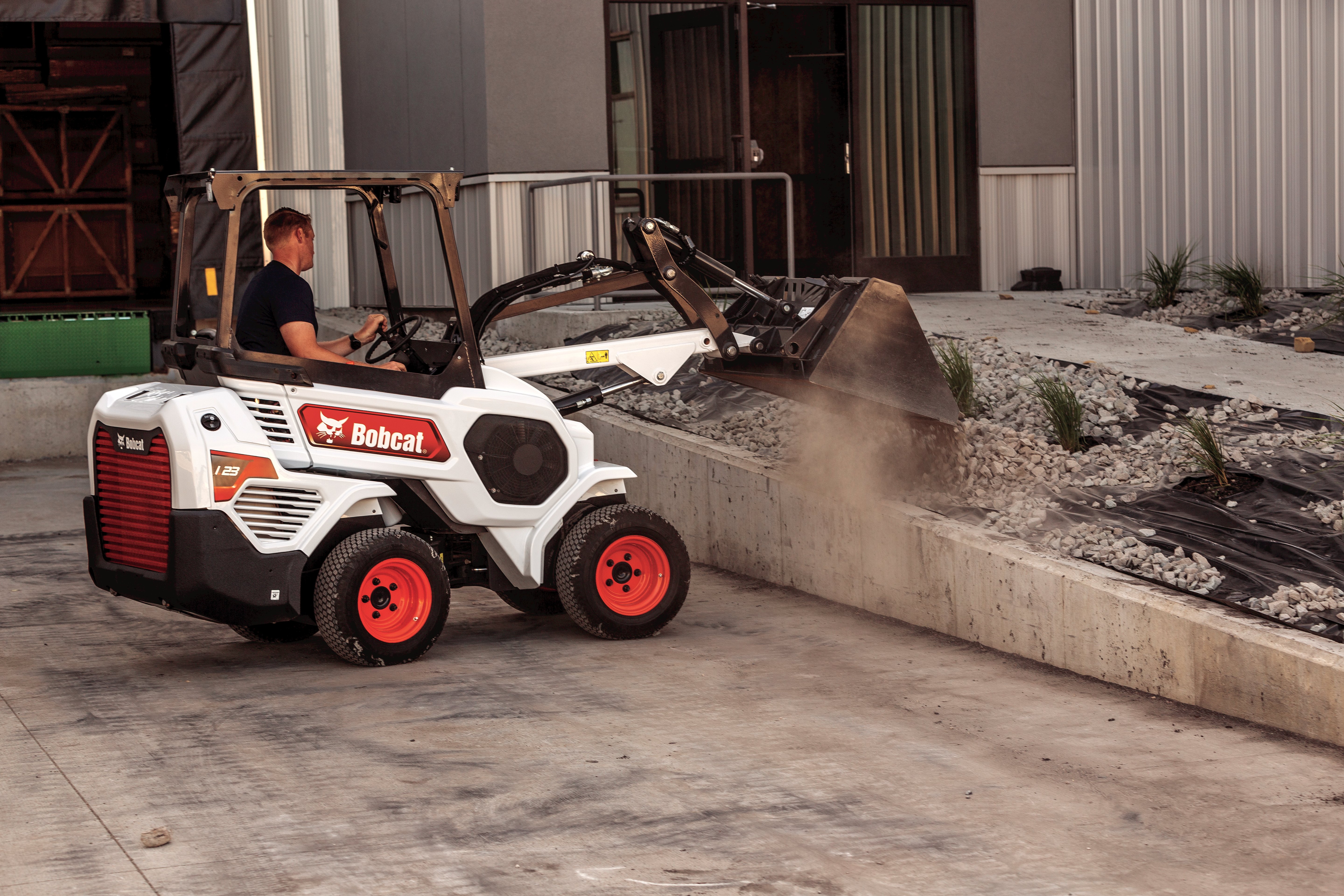 Bobcat Small articulated loader L23