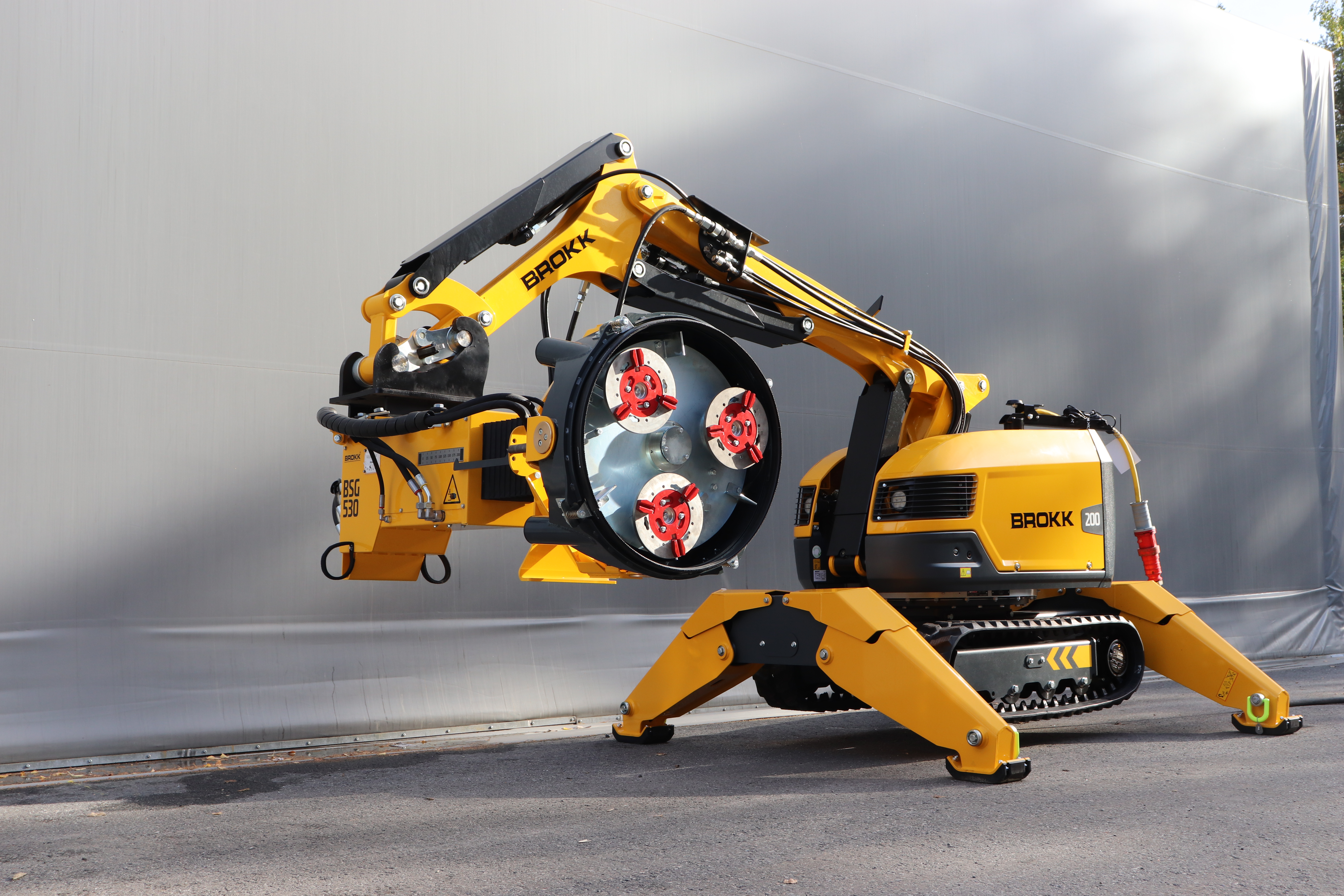 The new Brokk Surface Grinder 530, paired with a Brokk 170, Brokk 200 or Brokk 300 removes material, such as paint and asbestos, up to 10 times faster than handheld methods.