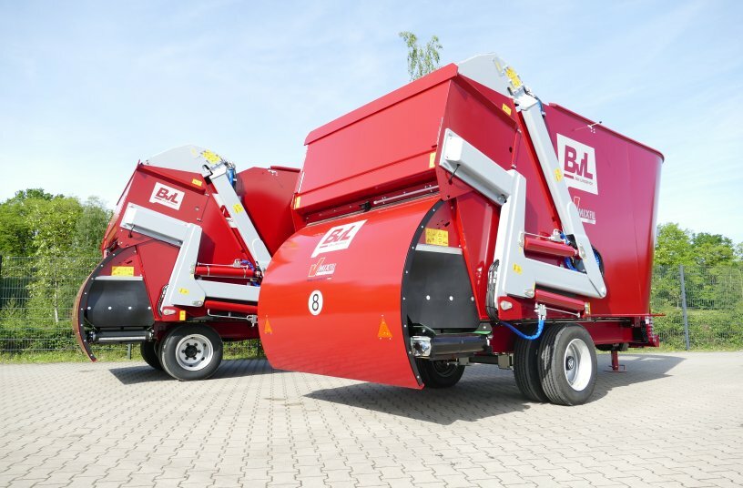 The self-loading V-MIX Fill Plus Pro from BvL, here in the 13-1S (rear) and 17-2S version.