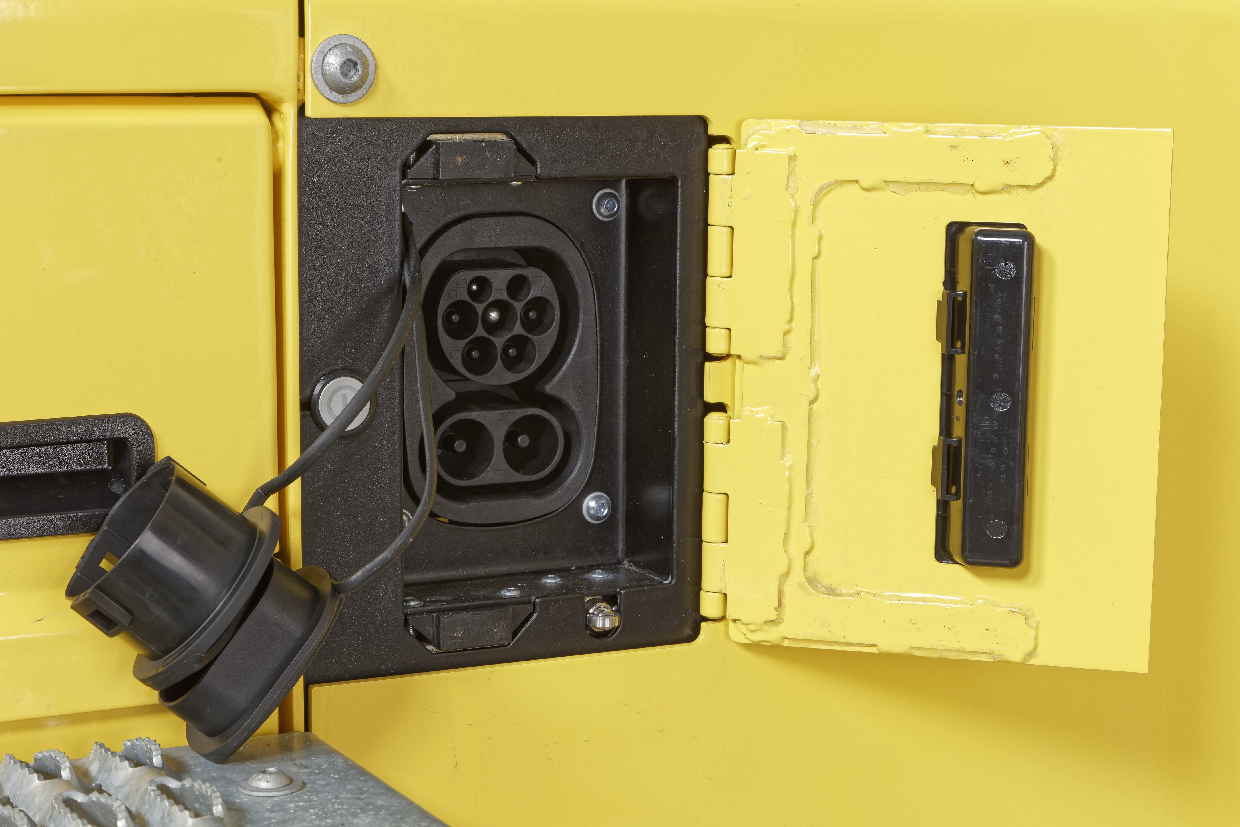 Hyster announces expanded lineup of configurable, high-capacity electric forklifts