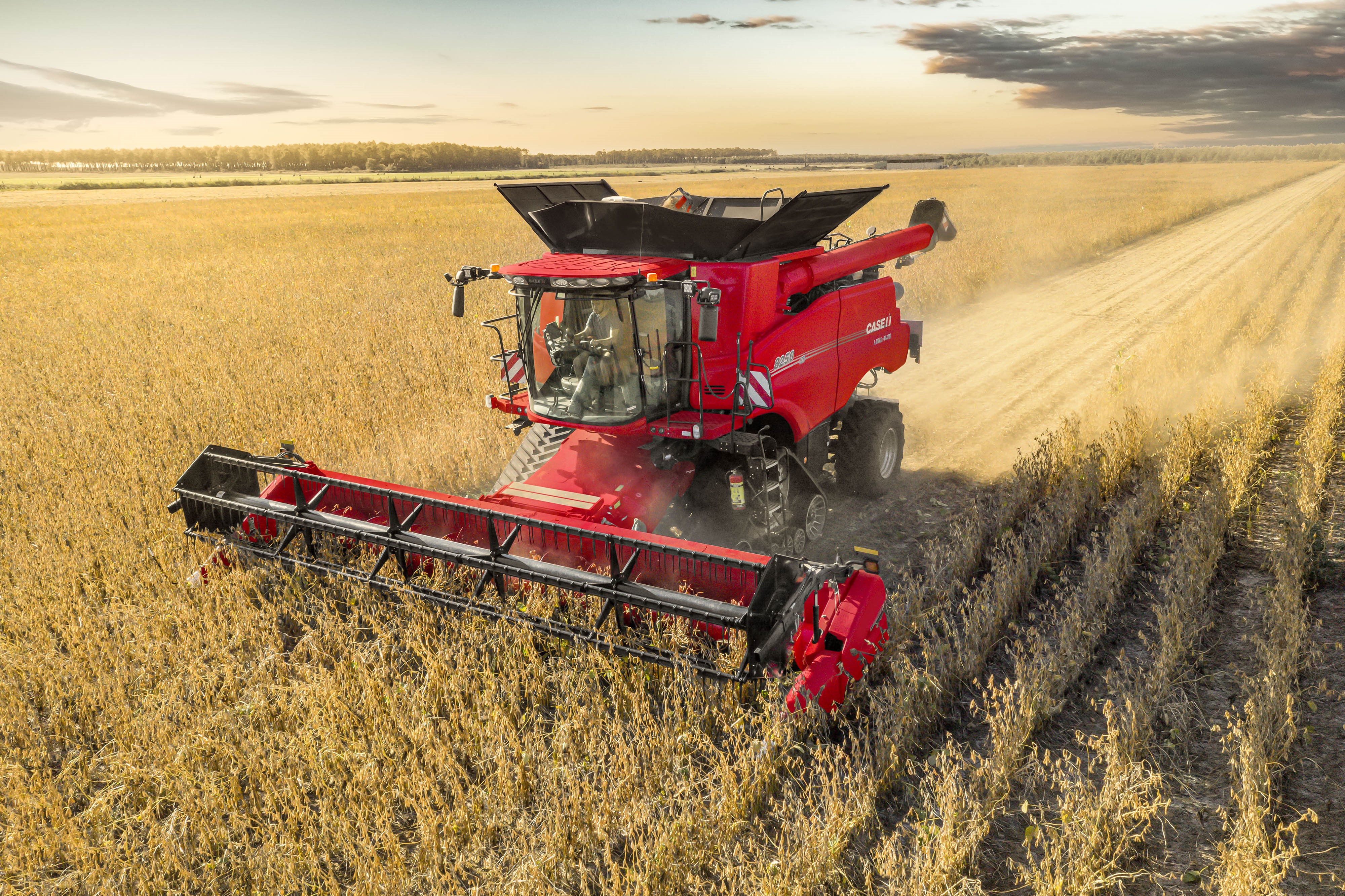 CASE IH Axial-Flow 8250 Harvesting Soybeans <br> Image source: CNH Industrial N.V.; Case IH Europe