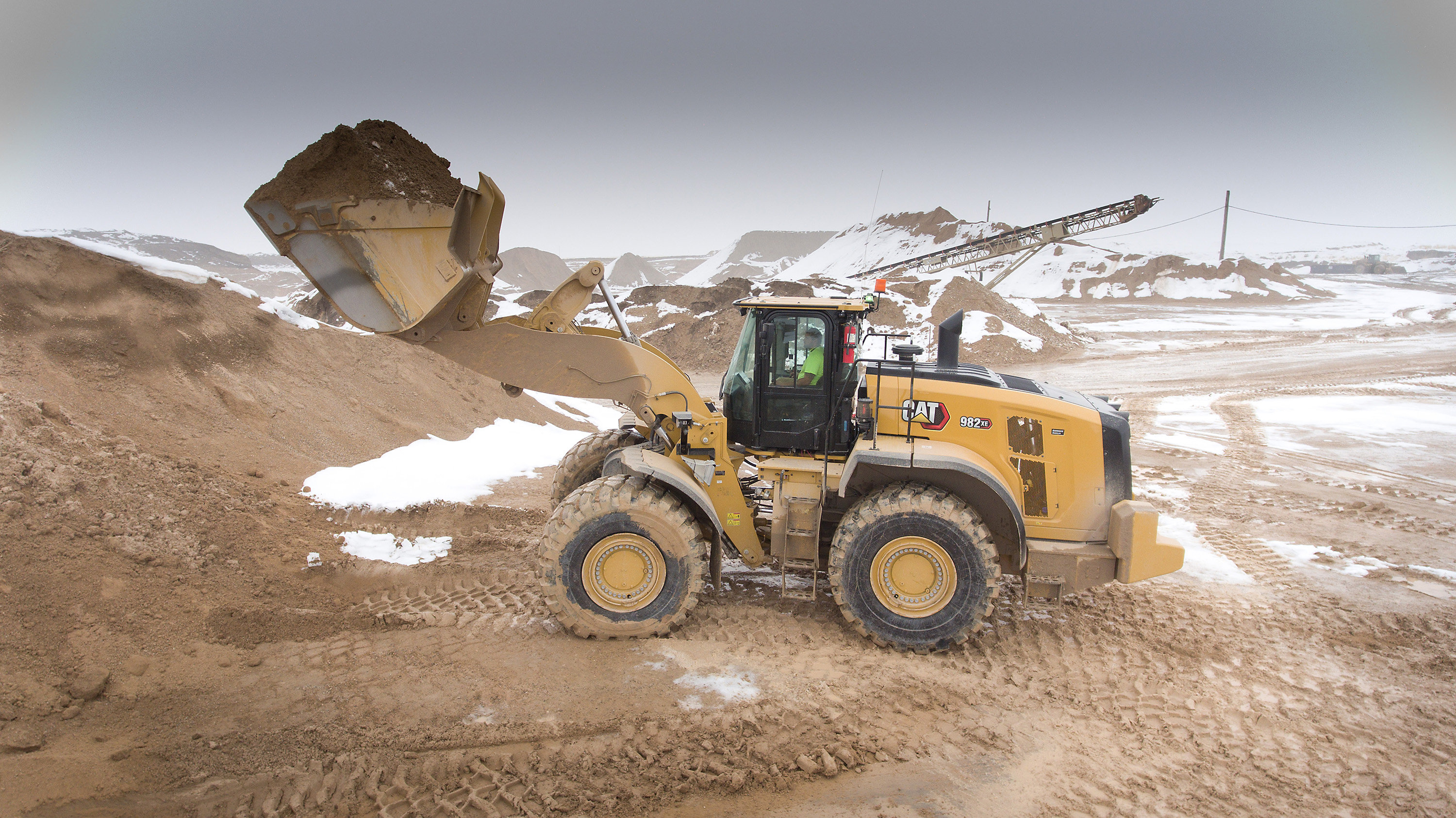 Cat 982 XE Wheel Loader <br> Image source: Caterpillar UK Ltd.