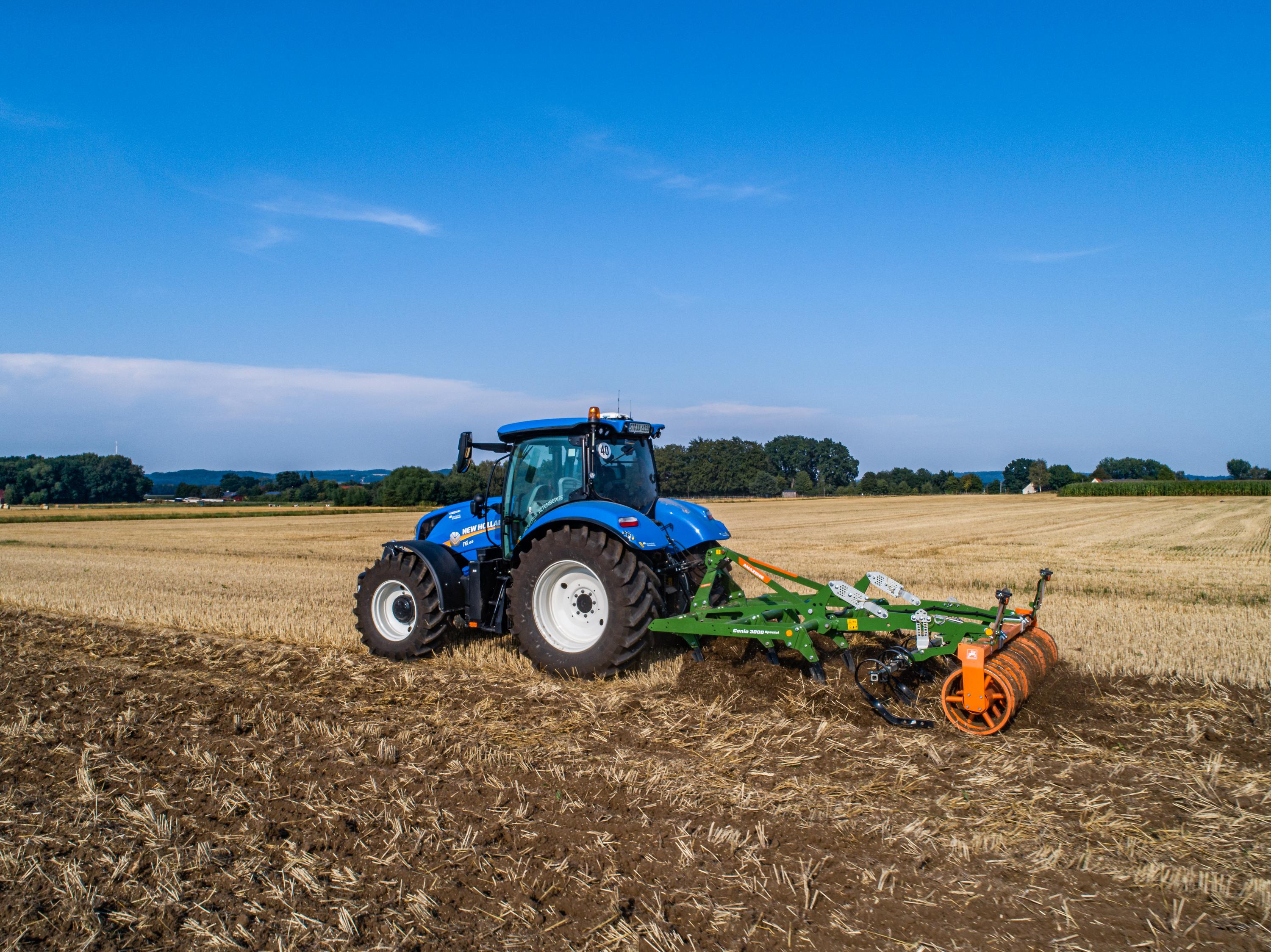 The AMAZONE C-Mix duckfoot share can be fitted to all Cenio and Cenius cultivators.