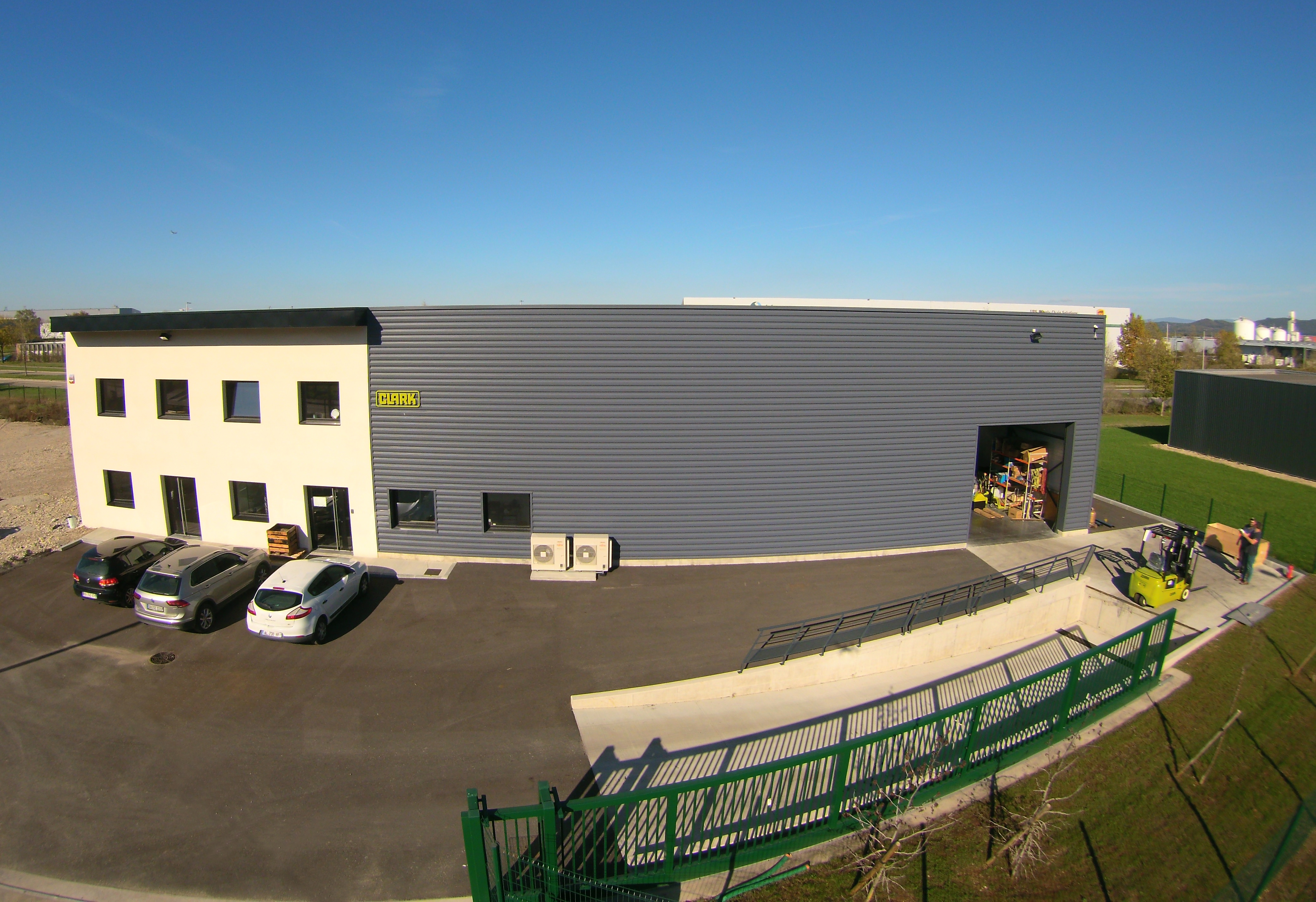 Clark France has moved into a new company building in Saint-Quentin-Fallavier and has thus set the course for the future